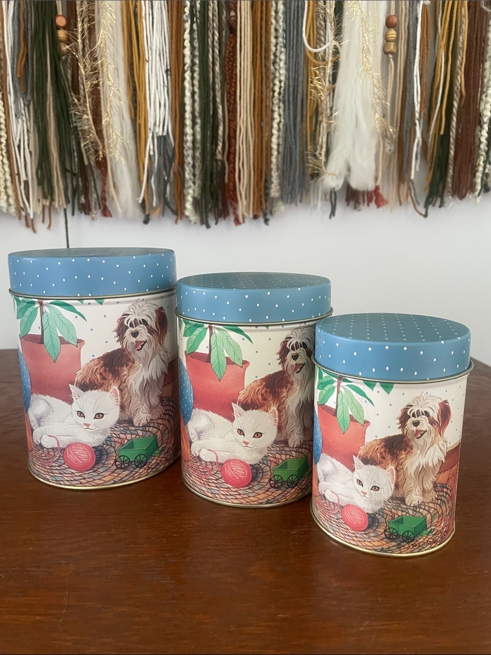 Set of nesting tins with kitty and puppy